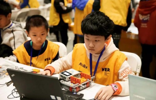 上海热线财经频道--中小学要普及人工智能、编