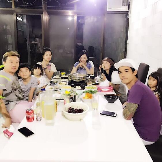 上海热线财经频道--明星客厅大比拼,吴京家最接