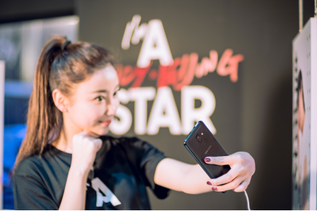 上海热线财经频道--Galaxy A9 Star Lite,一部更