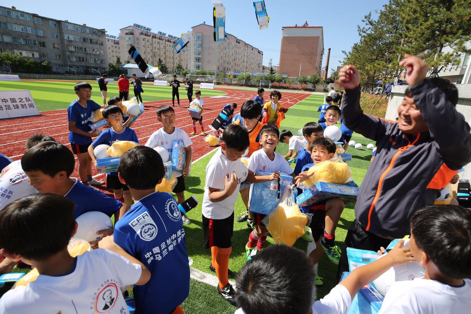 上海热线财经频道--苏宁体育公益行,联手三星电
