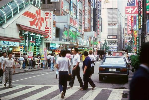 实拍80年代大萧条前日本(组图)