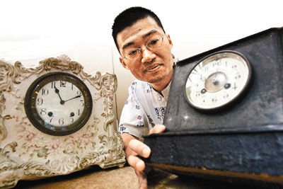 上海热线财经频道--+古董钟表维修月薪10万乏