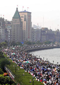 上海热线财经频道-- 假日经济发威 消费市场