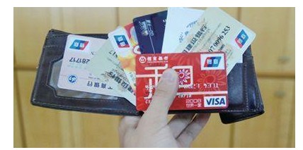上海热线财经频道-- 揭工薪层玩转工资卡 每天