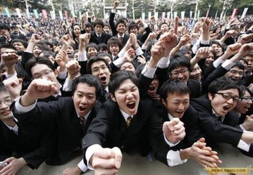 上海热线财经频道-- 调查:近六成在校大学生就