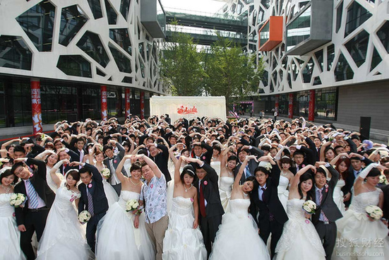 上海热线财经频道-- 图揭马云发家史:从英语老