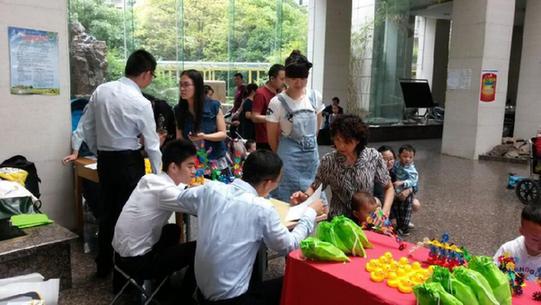 上海热线财经频道-- 【资邦服务进社区】庆六一