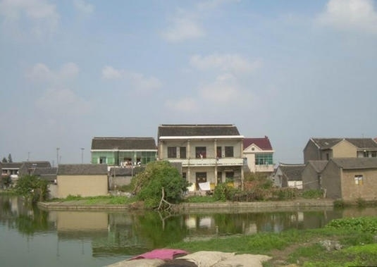 上海热线财经频道--实拍东北河南江苏的农村房