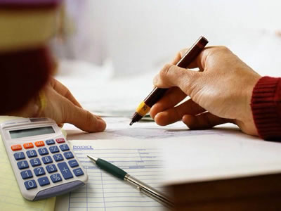 上海热线财经频道--钱越花越有越省越穷 中国的