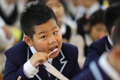 上海热线财经频道--早教都白学了!狮王 小学生