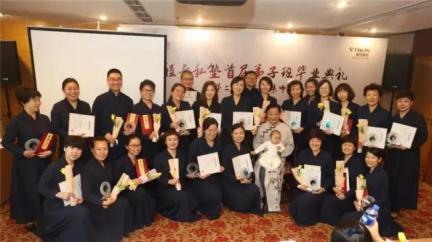 财经频道--金色摇篮程长私塾首届弟子班毕业大