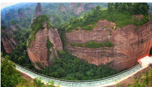 上海热线财经频道--中国首例丹霞地貌玻璃栈道
