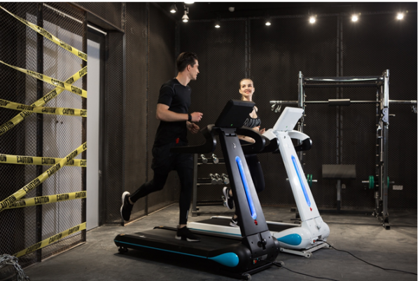 新机作为汇强首款超薄全折叠跑步机,在外观设计上也