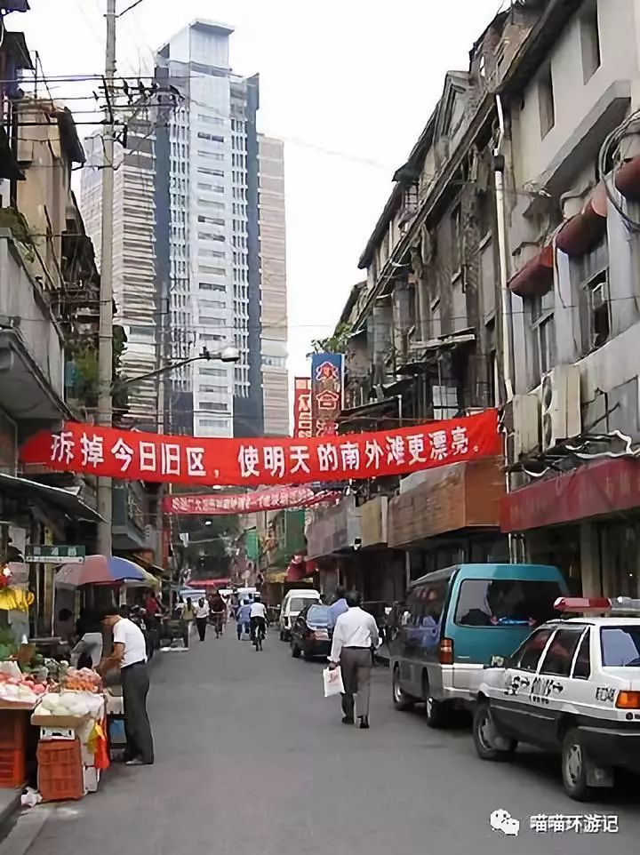 回到《我不是药神》2002年:进口药8瓶=上海房子80平