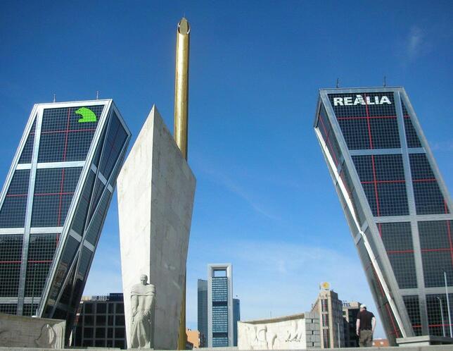 镜头下：世界上最险要的建筑 我国的最让人惊艳