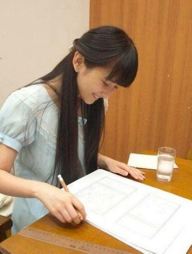 揭秘春晚神秘美女观众:美女漫画家夏达