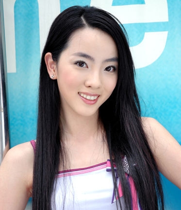 央视春晚新晋85后女主播惊艳照