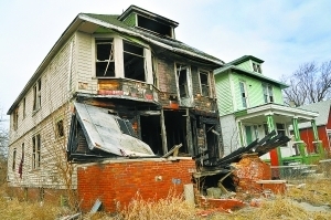 别墅已成腐烂空壳在底特律买房发财太天真 