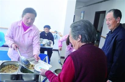 最近，网上疯传的一个帖子称，中国80后退休时需要给自己准备314万元退休金。虽然这个数字不一定准确，但折射出的是养老焦虑，为自己提前规划一份养老规划已经时不我待。 