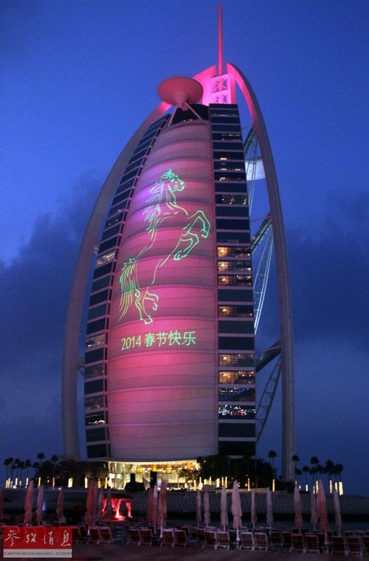 “超级巴士”系假新闻 揭秘迪拜神话真真假假