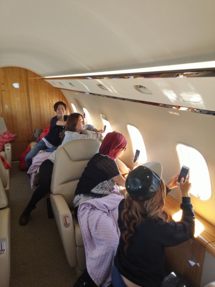 邓紫棋晒私人飞机内景照网友又在那炫耀