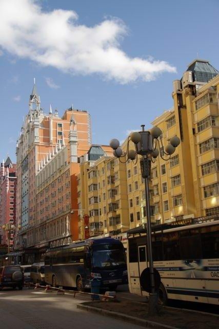 实拍中蒙边境上的"小香港" 罕见一市三国