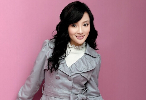 李小璐出生在文艺世家,爷爷是八一电影制片厂的老员工,父母李丹宁