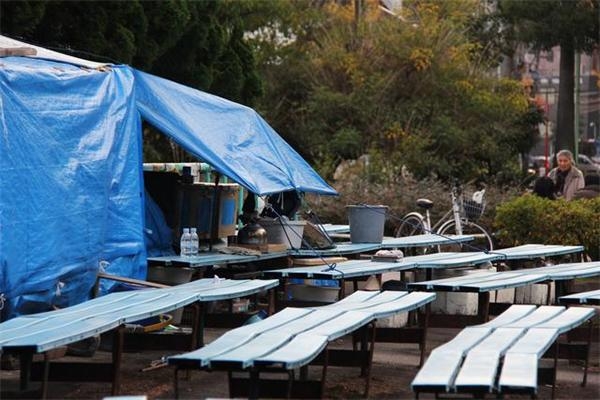 自行车上的日本乞丐：拿补助“月薪”12万