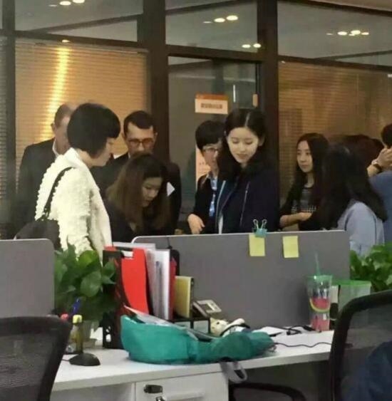 上海热线财经频道--奶茶妹妹产后复出 23岁身价