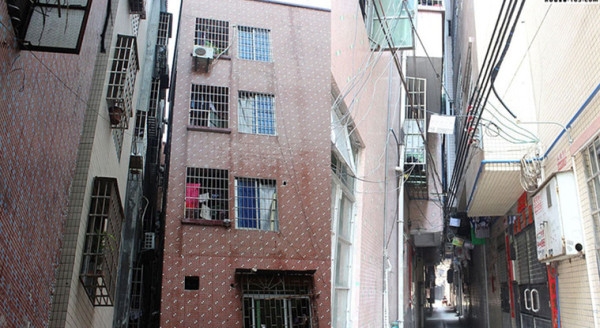 城中村出租屋生活满屋湿气臭气就像难民所