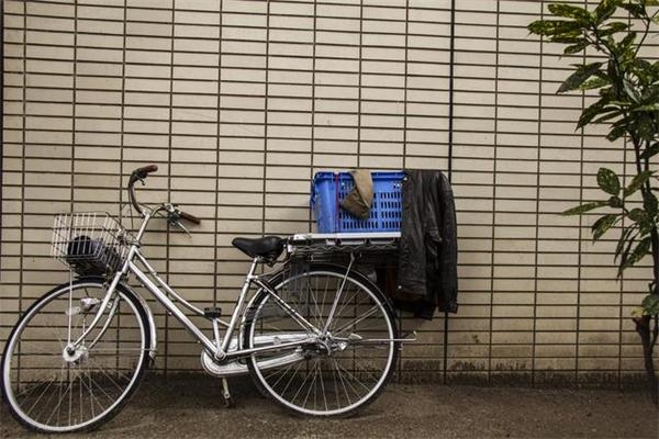 自行车上的日本乞丐：拿补助“月薪”12万