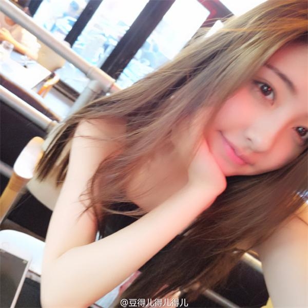 开扒王思聪网红新女友 儿时大眼萌如今水又仙